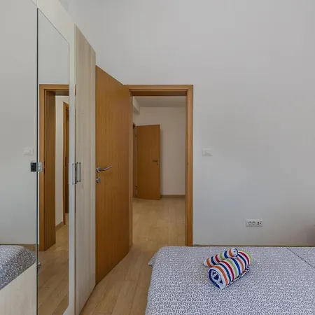 Apartment In With Kitchen *