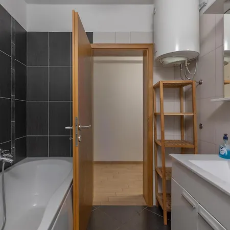 Apartment In With Kitchen *