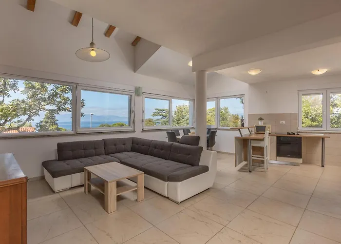 Appartamento 2 Bedroom Amazing In Njivice