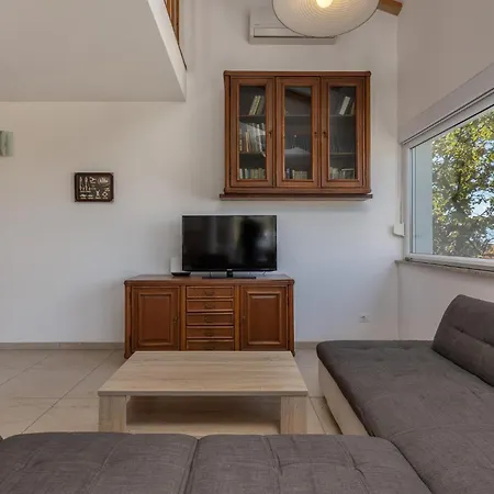 2 Bedroom Amazing In Njivice