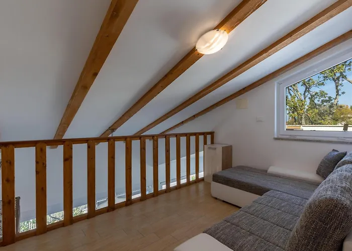 2 Bedroom Amazing In Apartamento Njivice