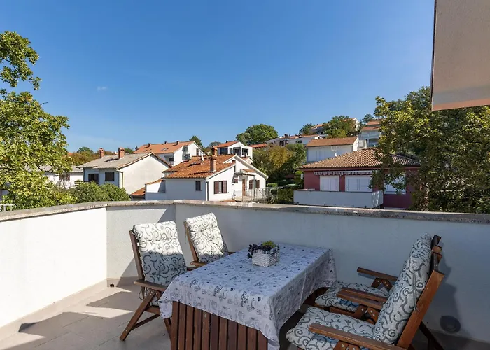 2 Bedroom Amazing In Njivice